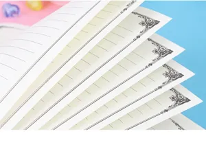 Quaderno agenda vintage europeo spesso con carta rigata e design angolare elegante.