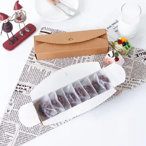 Scatola lunga da forno in carta kraft con fodere trasparenti per biscotti e cioccolatini.