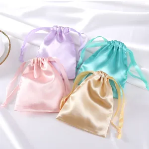 4er Set bunte Satin Kordelzubehoer Beutel fuer Schmuck und Kosmetik Aufbewahrung staubdicht.