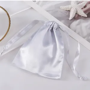 Silberner Satin Kordelzug Beutel fuer Schmuck Make-up Aufbewahrung staubdicht seidiger Beutel