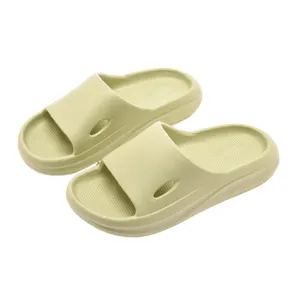 Zapatillas cómodas de suela gruesa para hombres y mujeres, perfectas para verano.