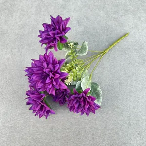 Detailansicht des künstlichen 7-Kopf-Dahlien-Blumenstraußes in Lila für Heimdekoration und Blumenkunst.