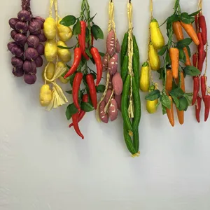 Künstliche Gemüse hängenden Schnüre Simulation gefälschte Chili Kartoffel Knoblauch Dekor.