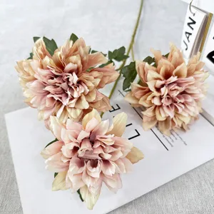 Fleurs artificielles de dahlia pour décoration de mariage et photographie, arrangement floral.