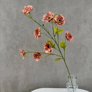 Künstlicher rosa Anemonenblütenstiel im Detail, ideal für Heimdekoration und Vasenarrangements.