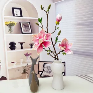 Künstliche Magnolien Blumen Gesteck in weißer Vase moderne Tischdeko für Wohnzimmer Inneneinrichtung