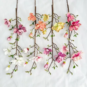 Künstliche Magnolienzweige für Heimdekoration, Wanddeko und schöne Blumenarrangements.
