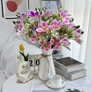 Bouquet di fiori di magnolia artificiale in vaso di ceramica bianca decorazione da tavolo per casa