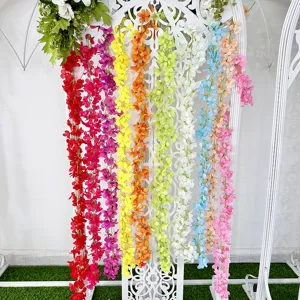 Guirnalda de flores artificiales para techo de bodas, enredadera floral falsa de colores.