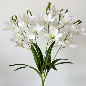 Fiori artificiali magnolia bianca bouquet 5 rami finte piante per decorazione casa.