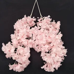Kunstmatige roze kersenbloesem hangende bloemrank voor huwelijksboog en huisplafonddecoratie.