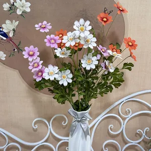 Bouquet de fleurs de cosmos artificielles arrangement floral en soie avec vase blanc et ruban