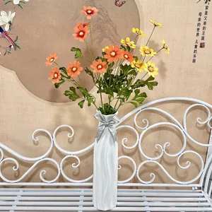 Arrangement de fleurs de cosmos artificielles simulation 9 têtes fausses fleurs avec vase blanc