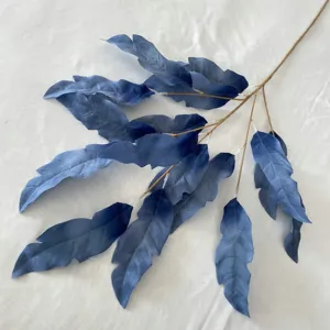 Ramo di foglie blu foschia artificiale per composizione floreale di nozze e decorazioni.