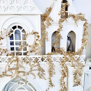 Decoración de detalle de vid artificial dorada para bodas, vestíbulo de hotel e interior.