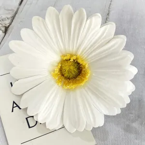 Fiore di margherita artificiale bianco per decorazione della tavola, ghirlanda e parete.