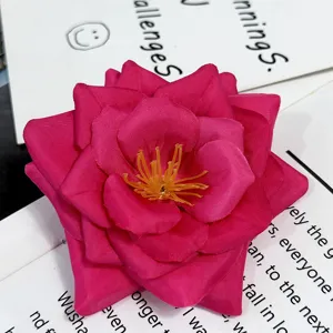 Hermosa cabeza de flor de rosa artificial fucsia para la decoracion de boda y fiesta