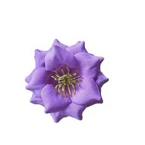 Tête de fleur en tissu artificiel violet, pétales multicouches pour bricolage et déco.
