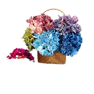 Künstlicher Hortensien Blumenstrauß mit gewebtem Korb, Retro Seidenblumen Heimdeko.