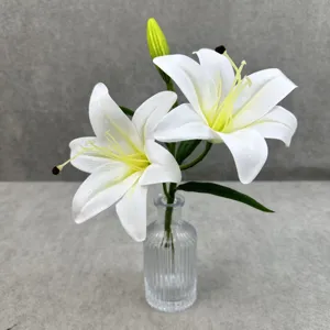 Composition de fleurs de lys artificielles avec vase en verre pour décoration d'intérieur