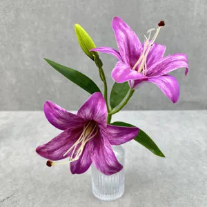 Détail de fleur de lys artificielle, fausse fleur 3D à 2 têtes pour décoration d'intérieur.