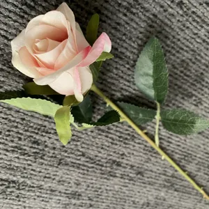 Fleur de rose artificielle rose unique tige vue détaillée pour mariage maison et photo
