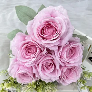 Bouquet di rose rosa artificiali per decorazioni di nozze e oggetti di scena floreali per la casa.