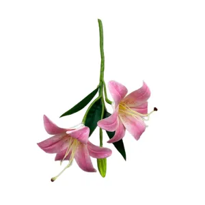 Bouquet de fleurs de lys artificielles avec deux têtes roses et feuilles pour décoration.