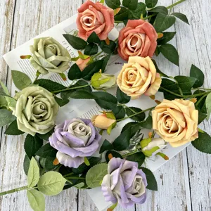 Kunstmatige 3-hoofdige crème rozen boeket voor huis bruiloft en feest decoratie bloemen.