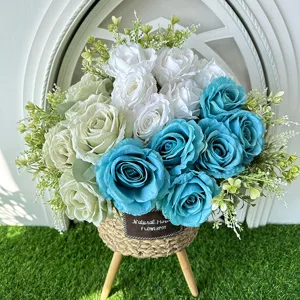Bouquet di fiori di rose artificiali in vaso di vimini decorazione per la casa di nozze