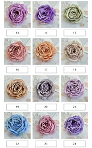 Têtes de roses pivoines artificielles bouclées détail, couleurs variées déco mariage.