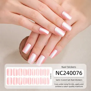 Adesivi per unghie in gel UV semi-induriti con splendido effetto sfumato cat-eye per la manicure.