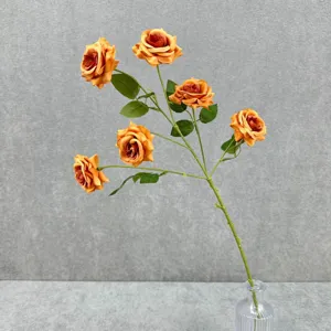 Détails de la branche de rose artificielle à 6 têtes, idéale pour la déco et les accessoires.