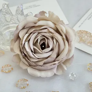 Tête de fleur de pivoine artificielle, couleur champagne vintage pour déco de mariage.
