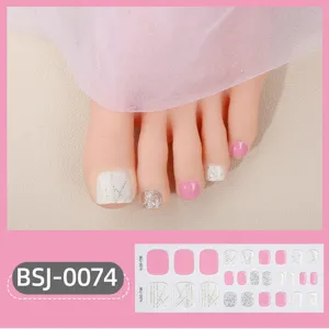 Adesivi per unghie dei piedi in gel semi-polimerizzato, marmo bianco e design glitterato rosa chic.