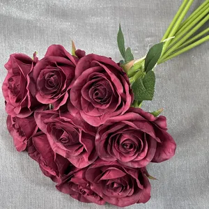 Künstlicher 9-Kopf Rosenstrauß künstliche Blumen für Hochzeit Deko Hintergrund Styling Detail.