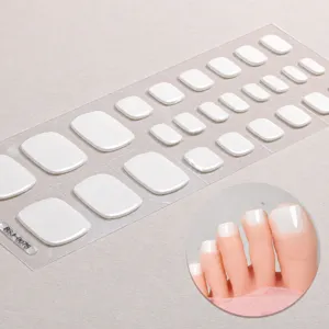 Strisce per unghie dei piedi in gel UV semi-polimerizzate, adesivi bianchi minimalisti.