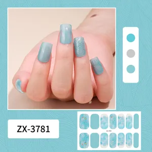 Adesivo per unghie 3D traslucido sfumato blu con brillantini e motivo a quadri per manicure.