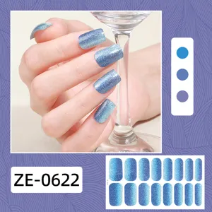 Adesivi per unghie con glitter blu sfumato manicure a copertura totale per donne.