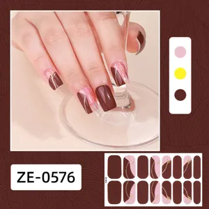 Pegatinas de uñas francesas con purpurina y lámina de oro con bonitos diseños florales.