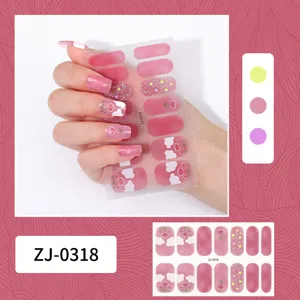 Wrap per unghie floreali e nuvole rosa, adesivi con glitter per una manicure semplice.