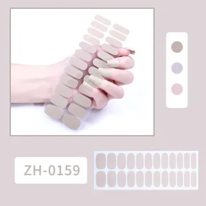 Conjunto de pegatinas de unas de color solido con exhibicion de mano y opciones de color.