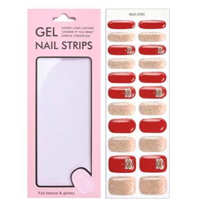 Strisce per unghie in gel con design festivo di leone cinese e sfumature glitterate.