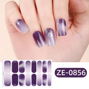 Dettaglio adesivi per unghie sfumato viola cielo stellato, sticker nail art luna lamina lucida 3D.
