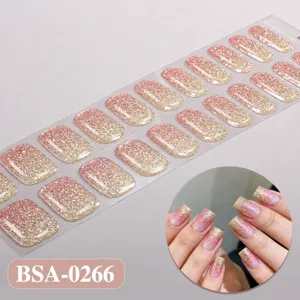 Pellicole per unghie in gel senza UV glitterate sfumate per una manicure facile e brillante.