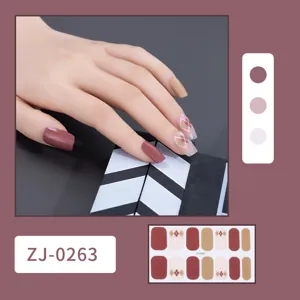 Set di adesivi per unghie finte opache con motivo a quadri chic e design tinta unita per manicure.