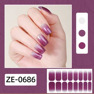Glitzernde Farbverlauf Nagelsticker, funkelnde Nagelfolie für einfache Maniküre zu Hause.