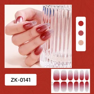 Adesivi per unghie con glitter rosso e argento sfumato, decorazione nail art completa.