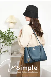 Stylish leather tote bag for women, elegant shoulder bag with top handle and spacious interior.