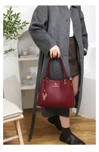 Cross-body commuting lady bag 2026 new litchi grain split women's handbag with pendant